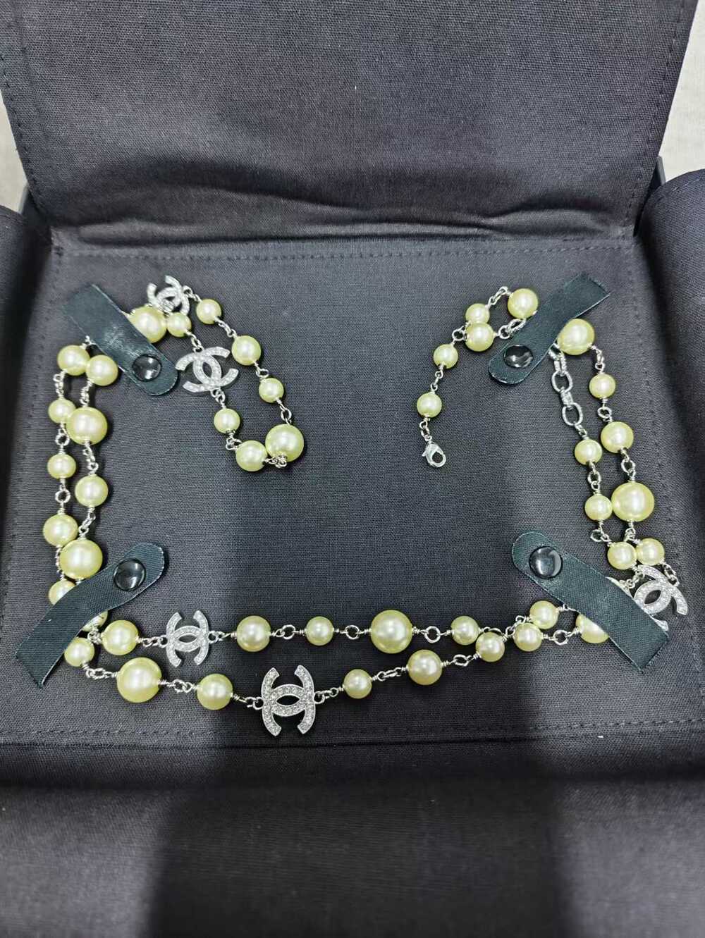 ✨Chanel Silver‑Tone CC Crystal Graduated Pearl Necklace